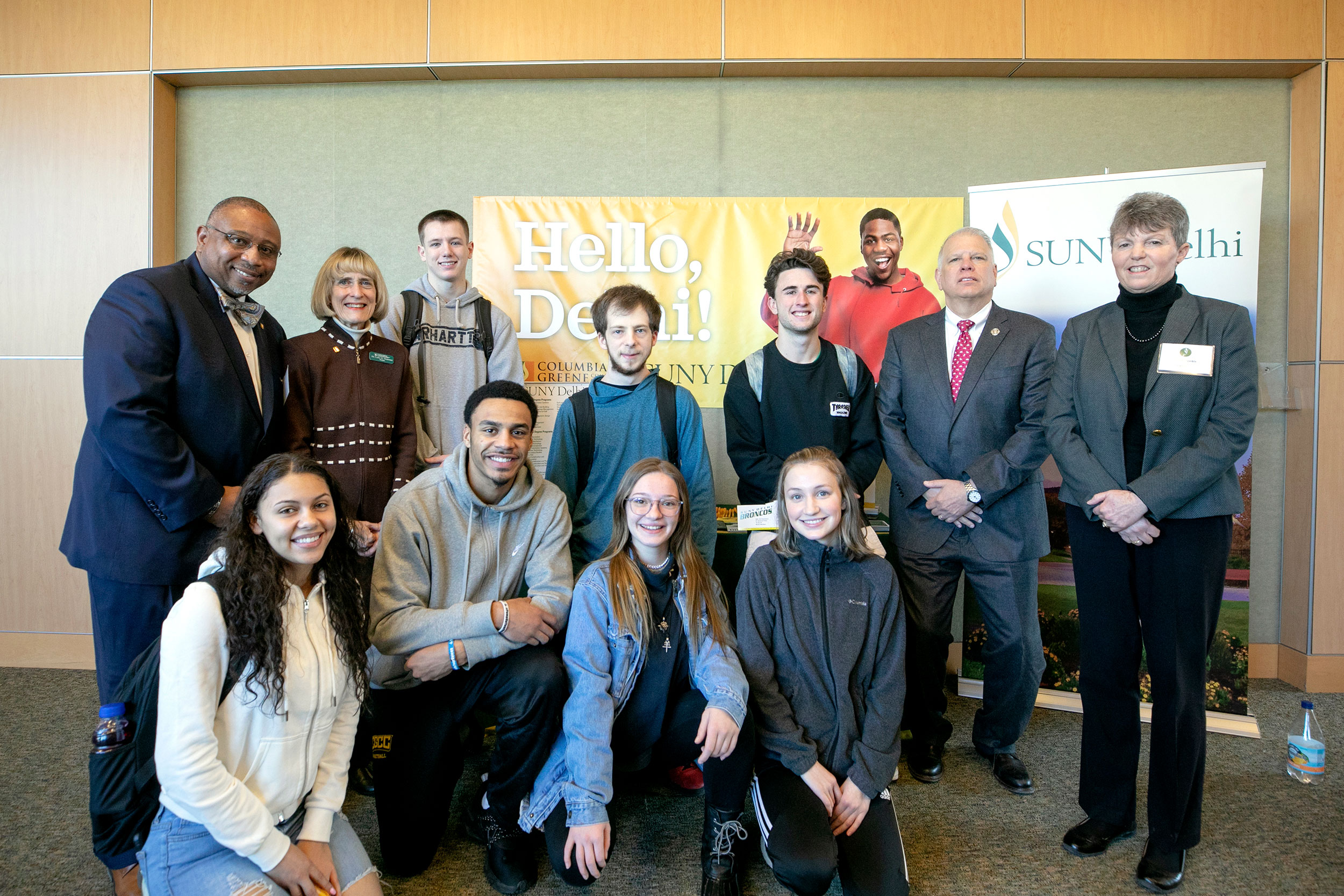 Students, Provost and President pose for a picture