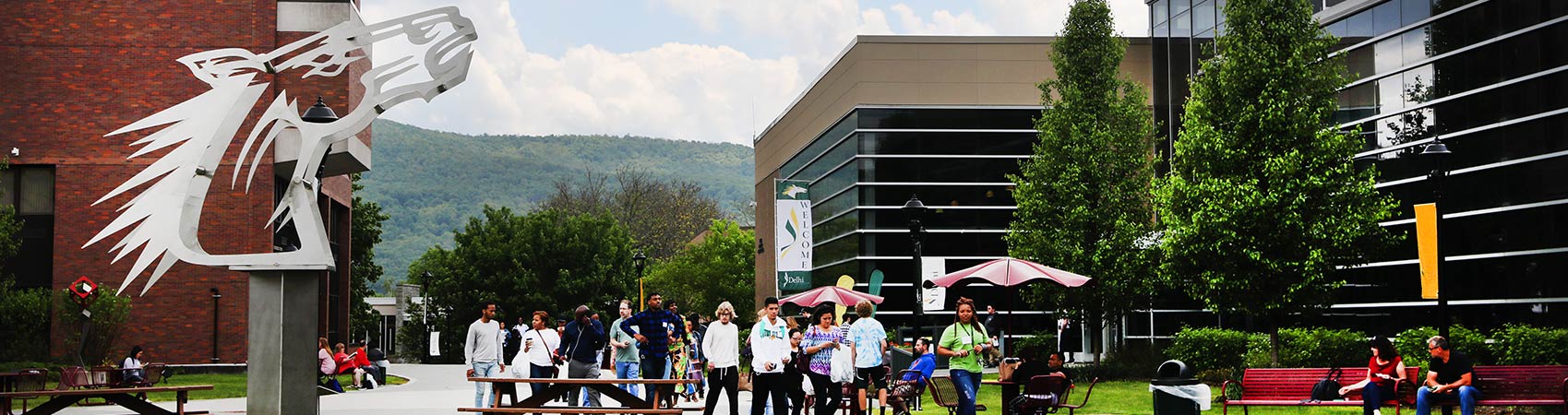 A tour of parents and students in the agora of campus